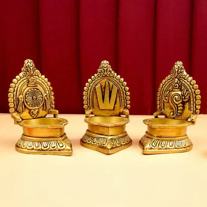 Brass Vaishnav Symbols Oil Lamp- ArtyCraftz.com