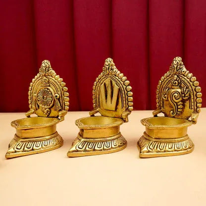 Brass Vaishnav Symbols Oil Lamp- ArtyCraftz.com