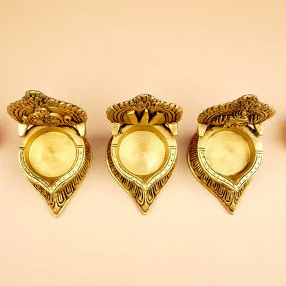 Brass Vaishnav Symbols Oil Lamp- ArtyCraftz.com