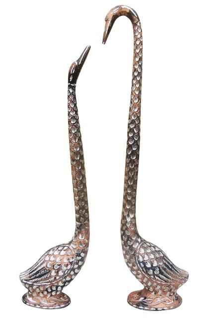 Aluminium Kissing Swan Pair Showpiece Decorative Long Neck Bird Statues (20 Inch)