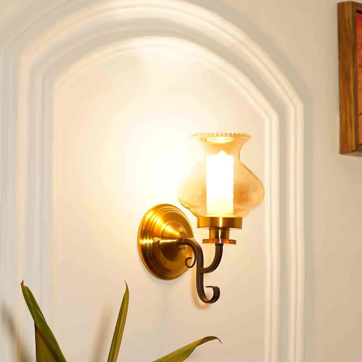 Avery Single Light Black Brass Wall Light - ArtyCraftz.com