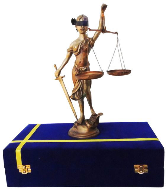 Handcrafted Brass Justice Lady Statue With Velvet Box for Showpiece - ArtyCraftz.com