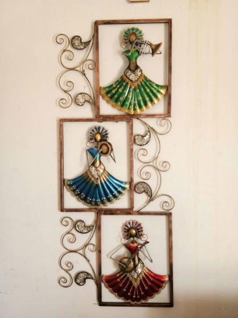 Handcrafted Metal 3 Doll Frame Wall Decor - ArtyCraftz.com
