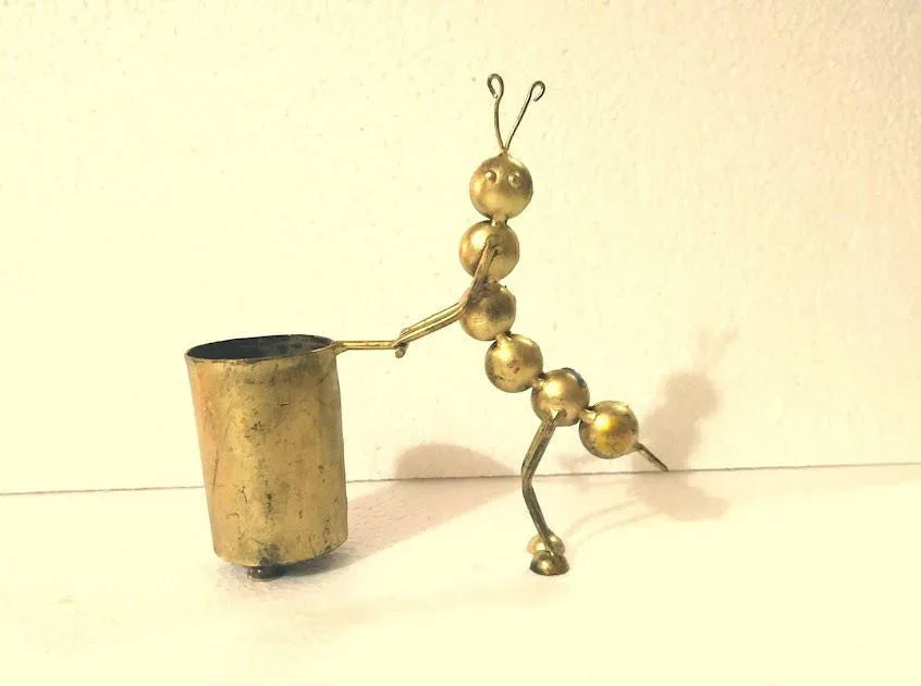 Handcrafted Metal Ant Pen Stand for Showpiece - ArtyCraftz.com