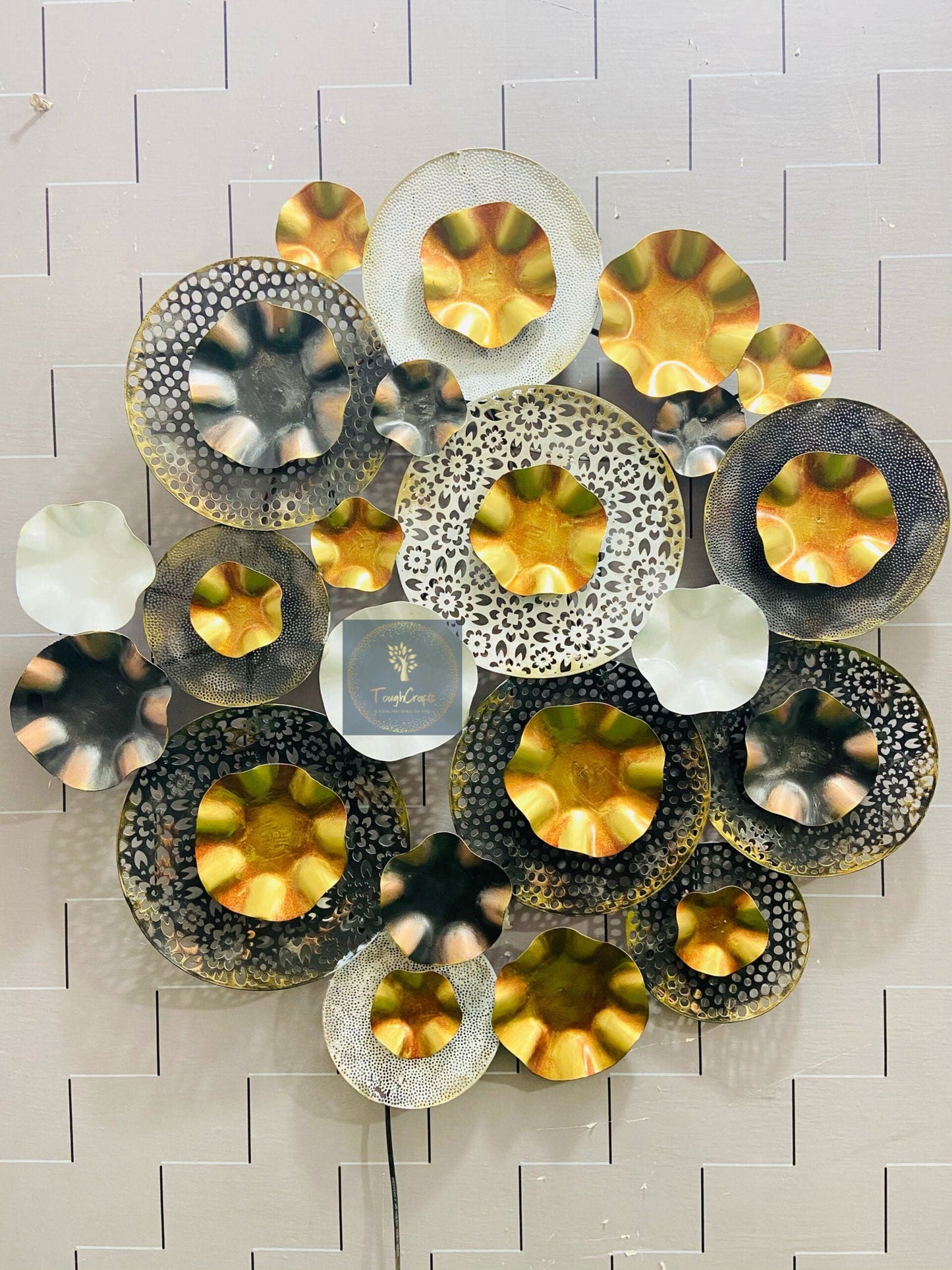 Handcrafted Metal Rounded Circle Art Wall Decor - ArtyCraftz.com