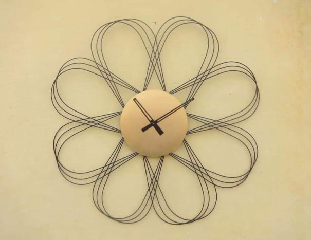 Handcrafted Metal Wire Round Clock for Wall Decor - ArtyCraftz.com