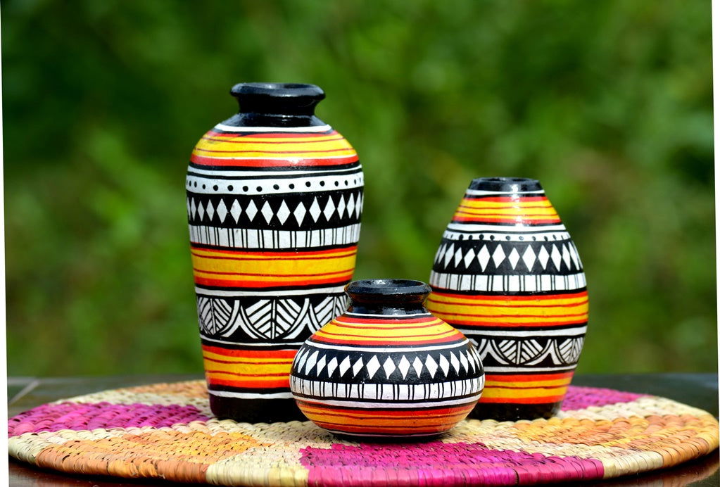 Handmade Black and Yellow Painted Abstract Design Terracota Flower Vase - ArtyCraftz.com