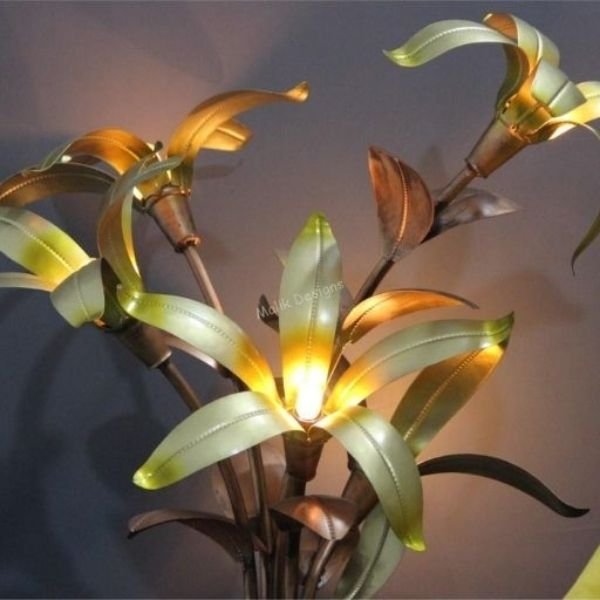 Iron Metal Long Leaves Decorative Table Lamp - ArtyCraftz.com