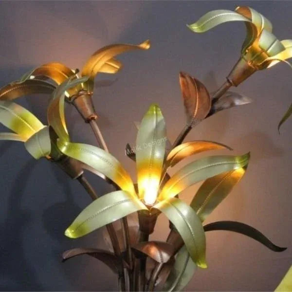 Iron Metal Long Leaves Decorative Table Lamp - ArtyCraftz.com