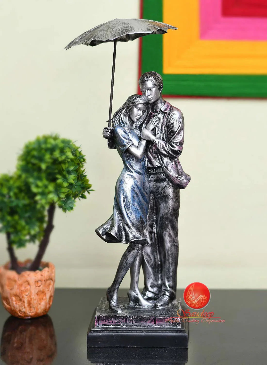 Polyester Love Couple with Umbrella Showpiece - ArtyCraftz.com