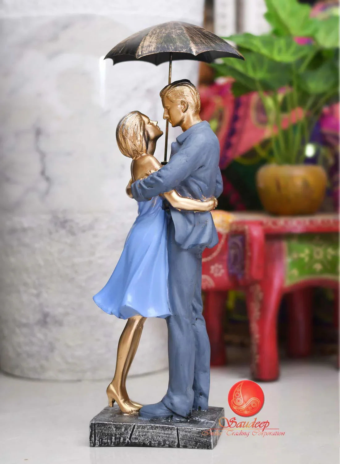 Polyester Love Couple with Umbrella Showpiece - ArtyCraftz.com