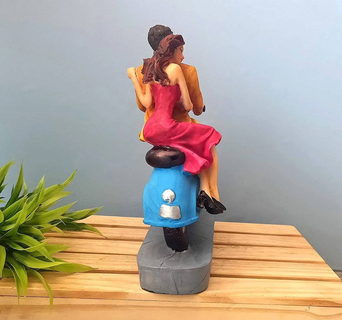 Romantic Love Couple on Scooter Ride Showpiece - ArtyCraftz.com