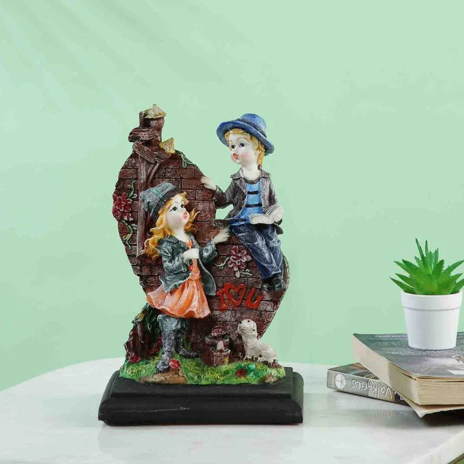 Resin Couple on Wall Showpiece - ArtyCraftz