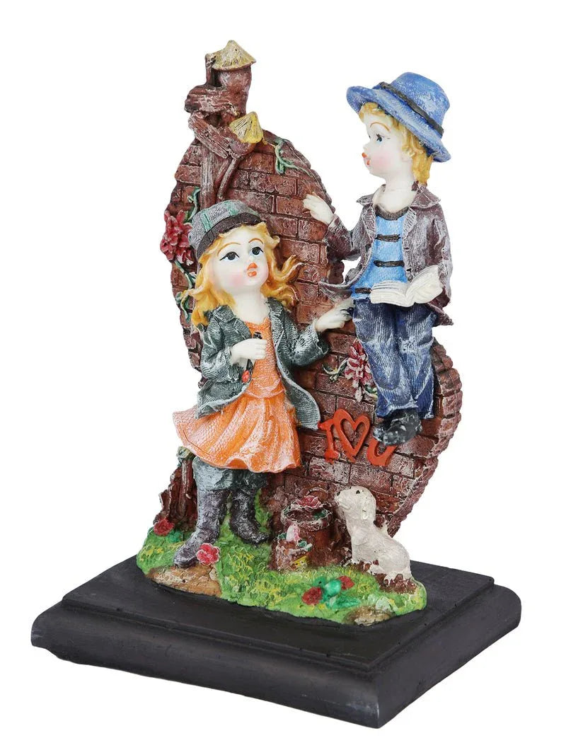 Resin Couple on Wall Showpiece - ArtyCraftz