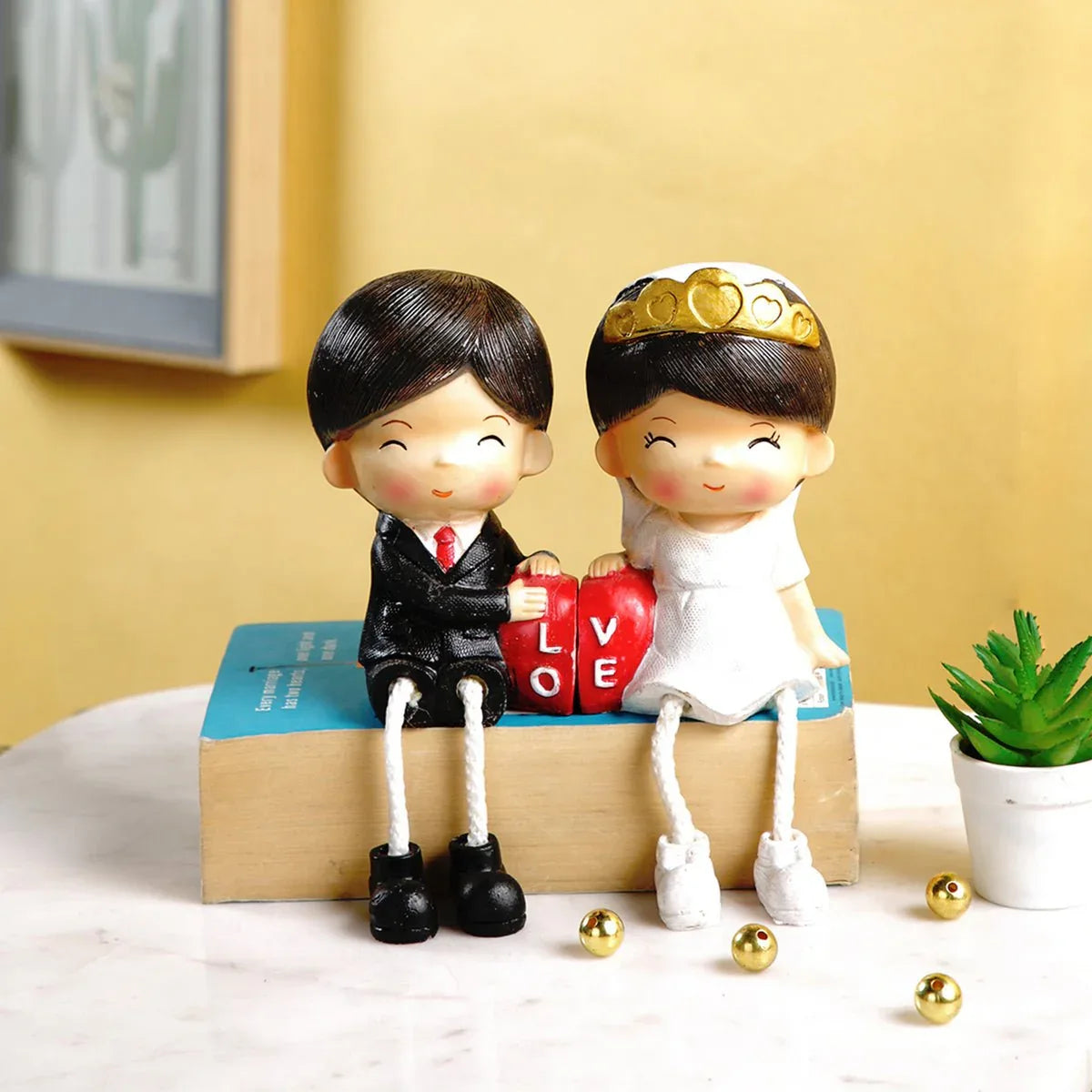 Resin Miniature Cute Couple Dori Showpiece - ArtyCraftz