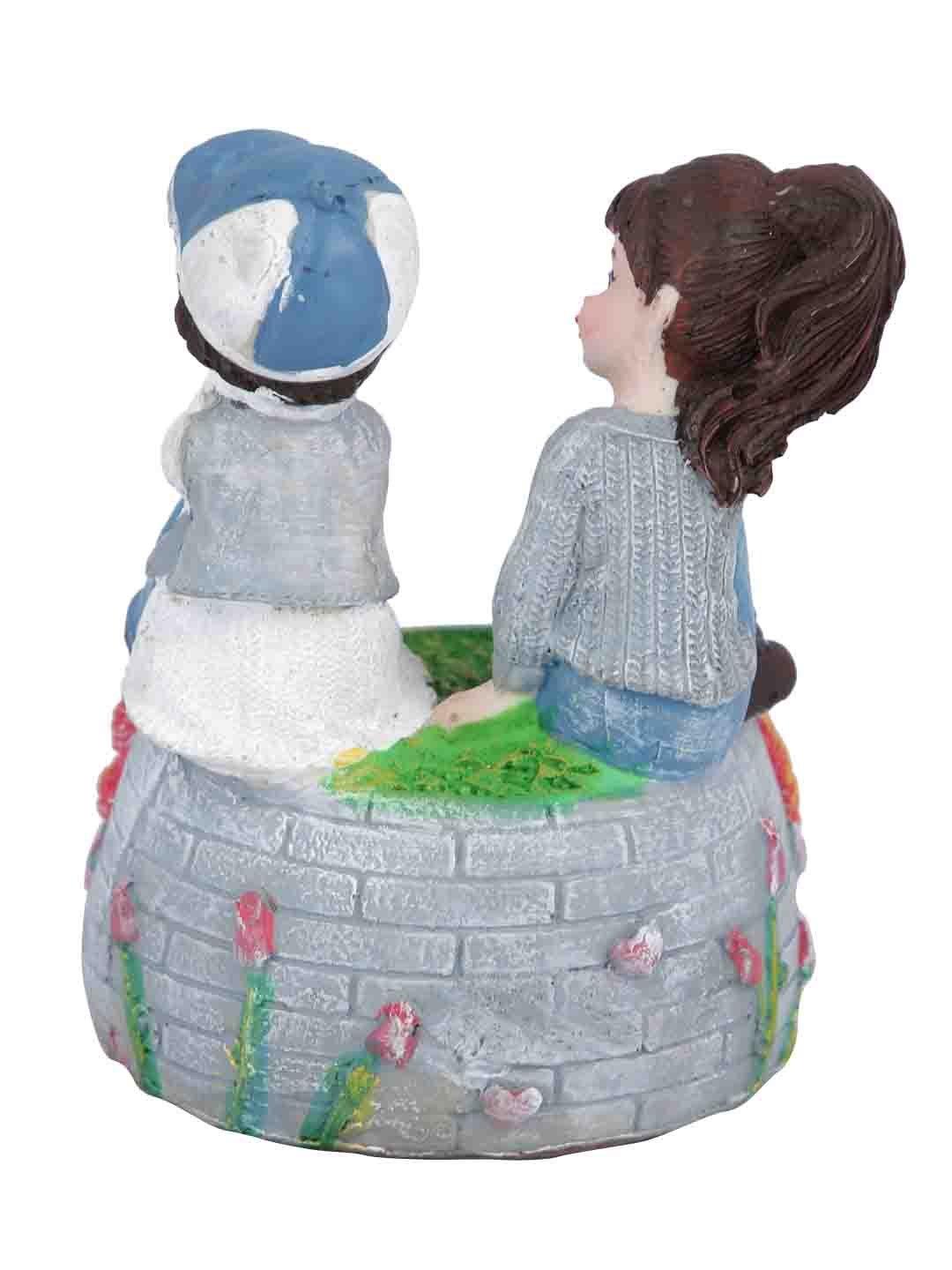 Resin Sitting Couple Table Top Showpiece - ArtyCraftz