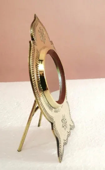 Traditional Model with Back Stand Aaranmula Kannadi