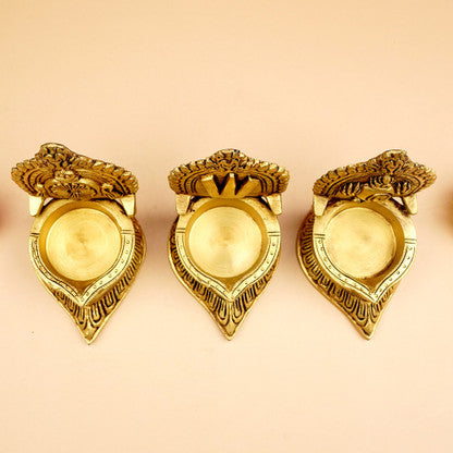 Brass Vaishnav Symbols Oil Lamp- ArtyCraftz.com