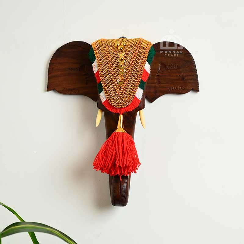Kerala Souvenir Gift Box with Traditional Kerala Handicrafts