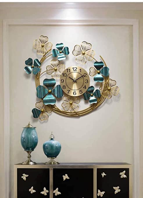 Handcrafted Metal Round Clover Time Wall Decor