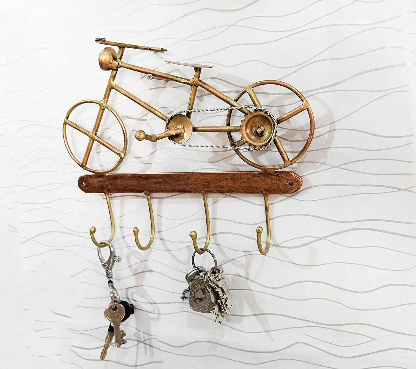 Handcrafted Metal Cycle Key Hanger for Wall Decor