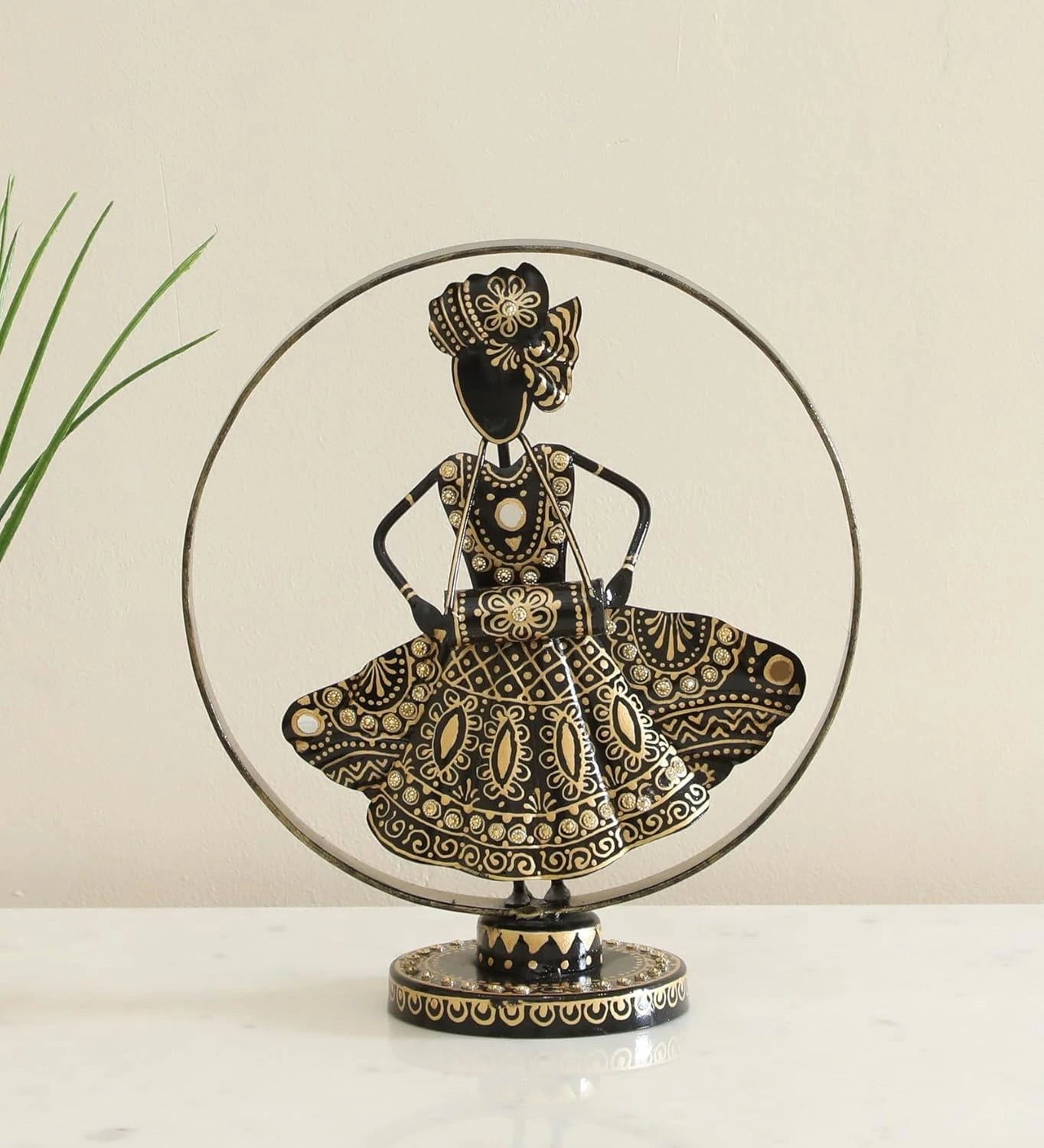 Handcrafted iron Rajasthani musician figurine with elegant ring frame- ArtyCraftz.com