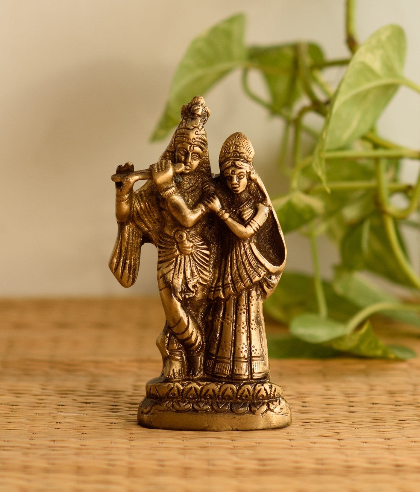 decorative-radha-krishna-pair-brass-figurine-1