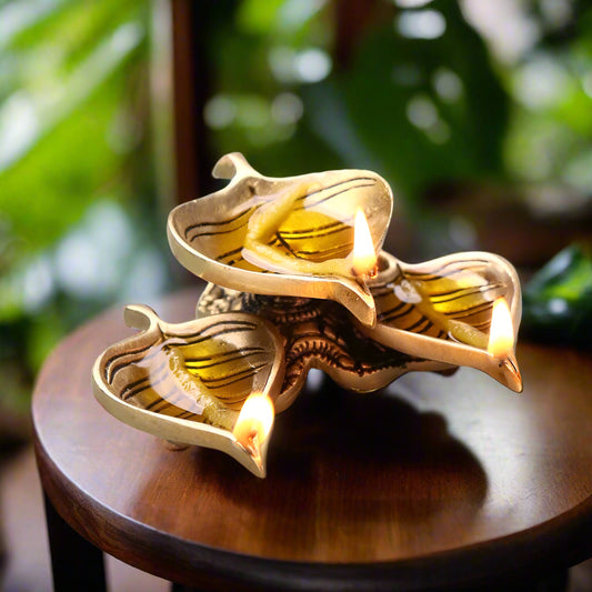 Brass 3 Leaf Shaped Oil Lamp-ArtyCraftz.com