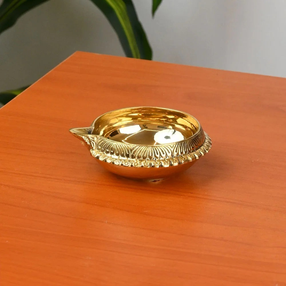 Kerala Souvenir Gift Box with Brass Mirror & Kuber Diya
