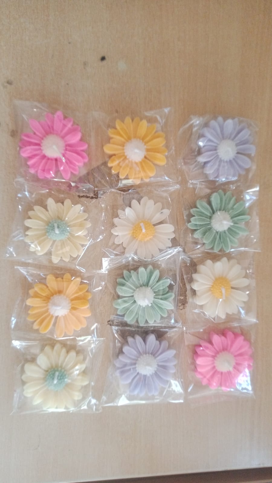 Daisy Design Scented Flower Candles Live Image