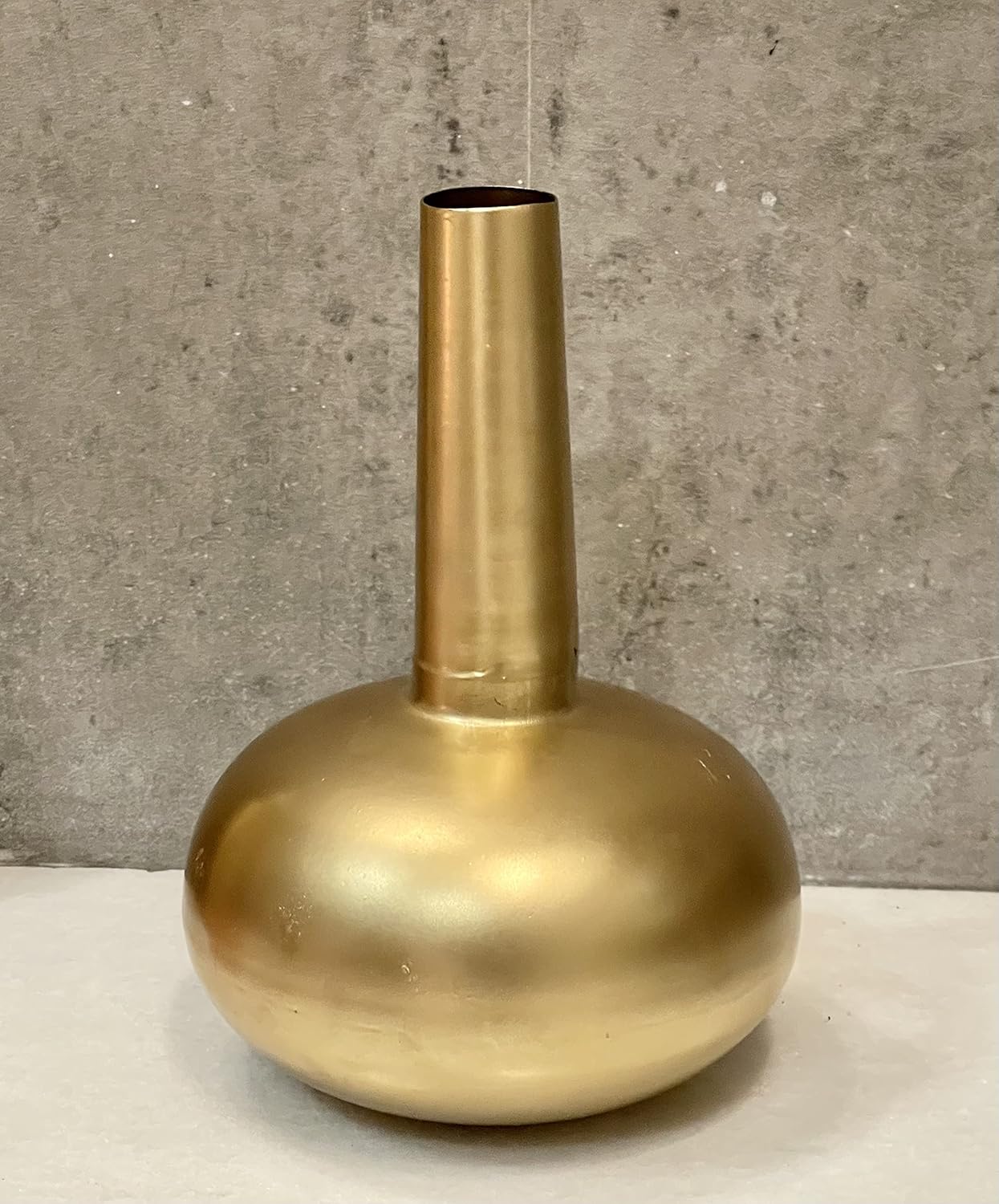 Elegant Spherical Base & Long Neck Design Iron Vase-ArtyCraftz.com