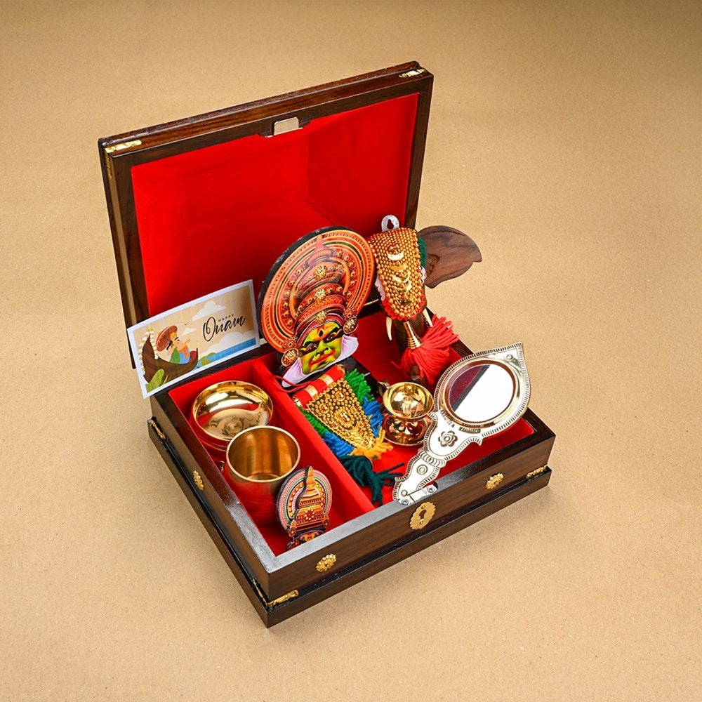 Kerala Souvenir Gift Box with Traditional Kerala Handicrafts