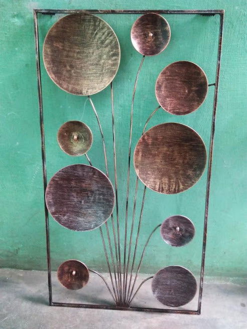 Handcrafted Metal Circle Frame for Wall Decor - ArtyCraftz.com