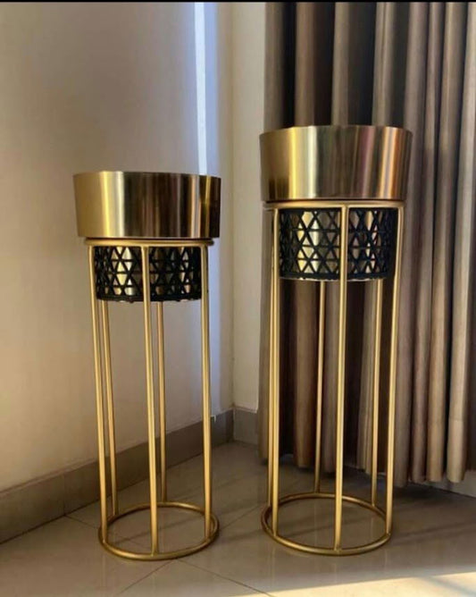 Handmade Metal Planter for Home Decor and Gifting - ArtyCraftz.com