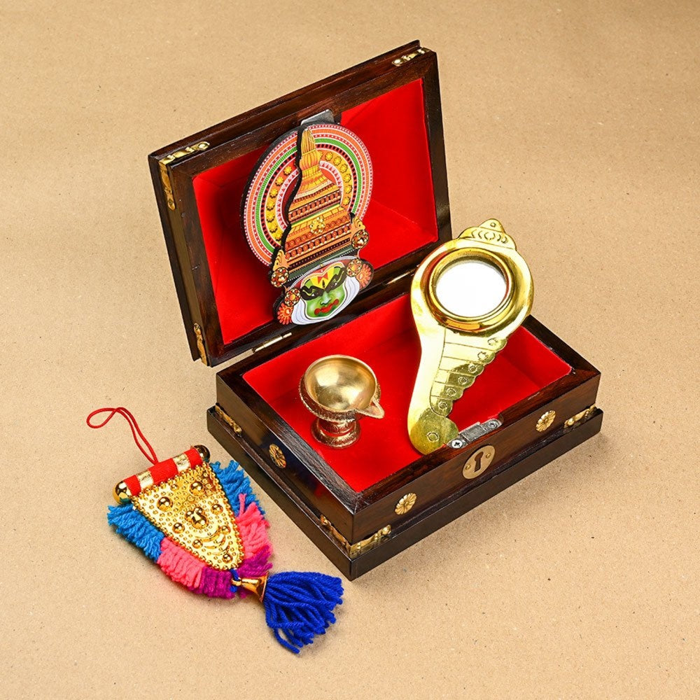Kerala Souvenir Gift Box with Brass Mirror & Kuber Diya