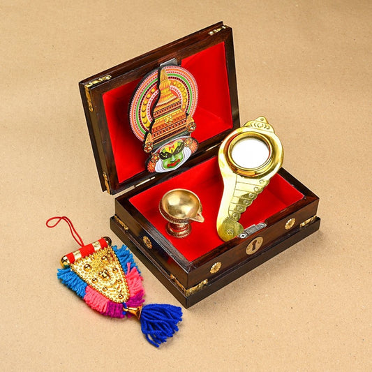 Kerala Souvenir Gift Box with Brass Mirror & Kuber Diya