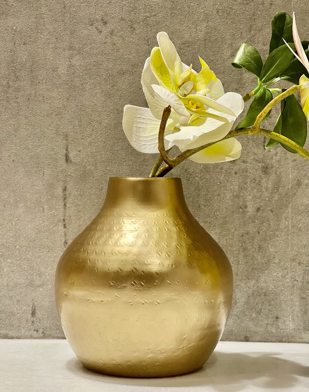 Luxury Gold Centerpiece Metal Vase-ArtyCraftz.com