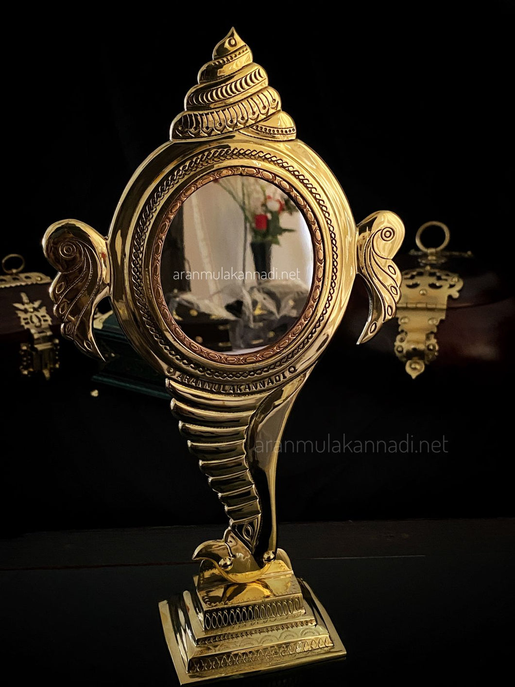 Royal Conch Shell with Base Aranmula Kannadi -ArtyCraftz.com