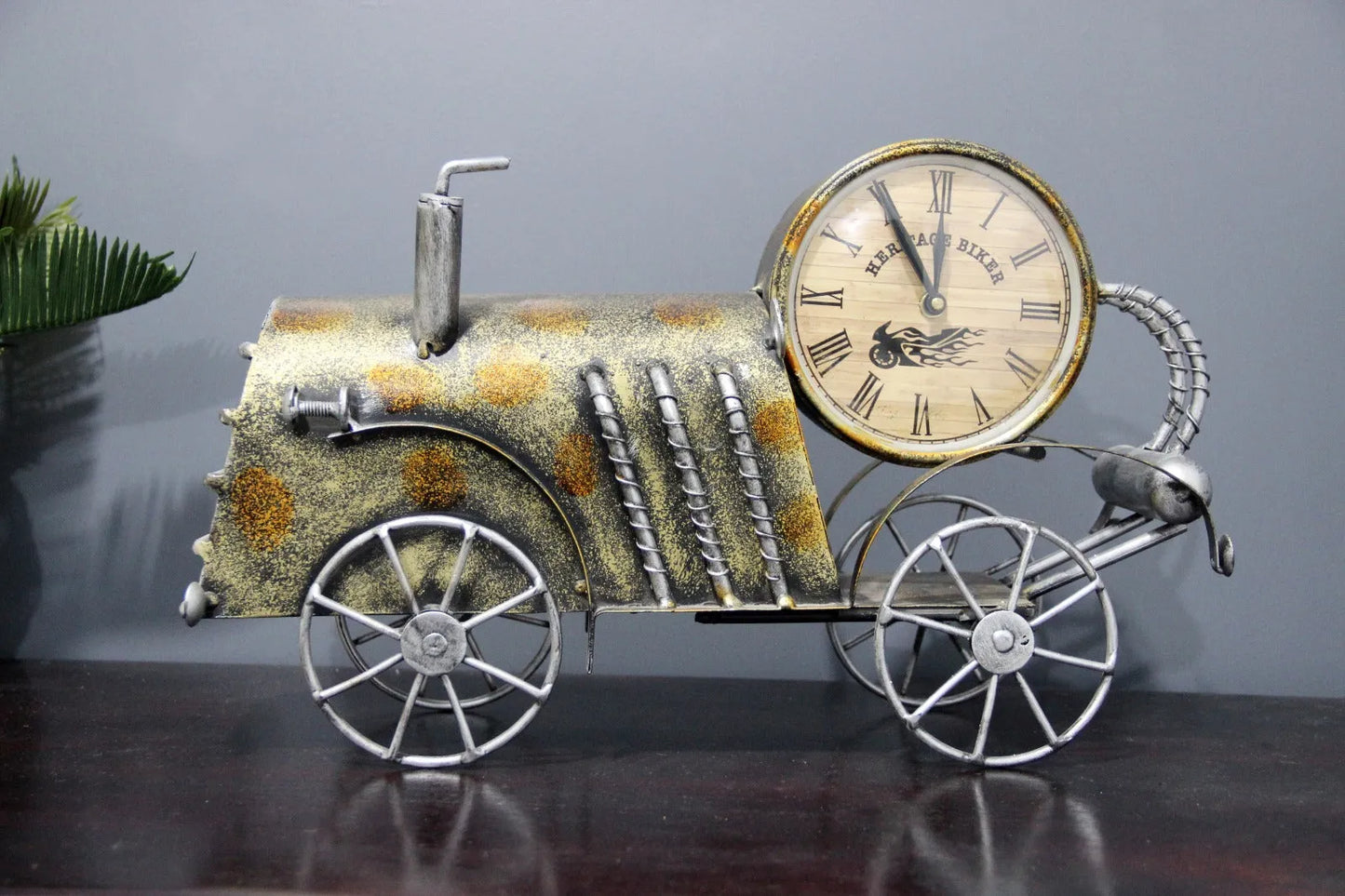 Amazing Home Decor Showpiece Items Metal Train for Office Table Decoration