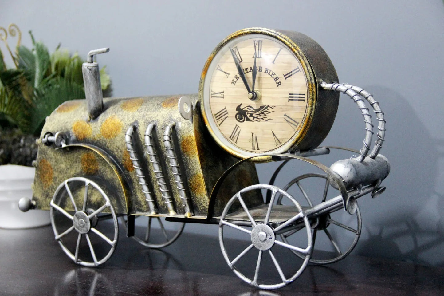 Amazing Home Decor Showpiece Items Metal Train for Office Table Decoration