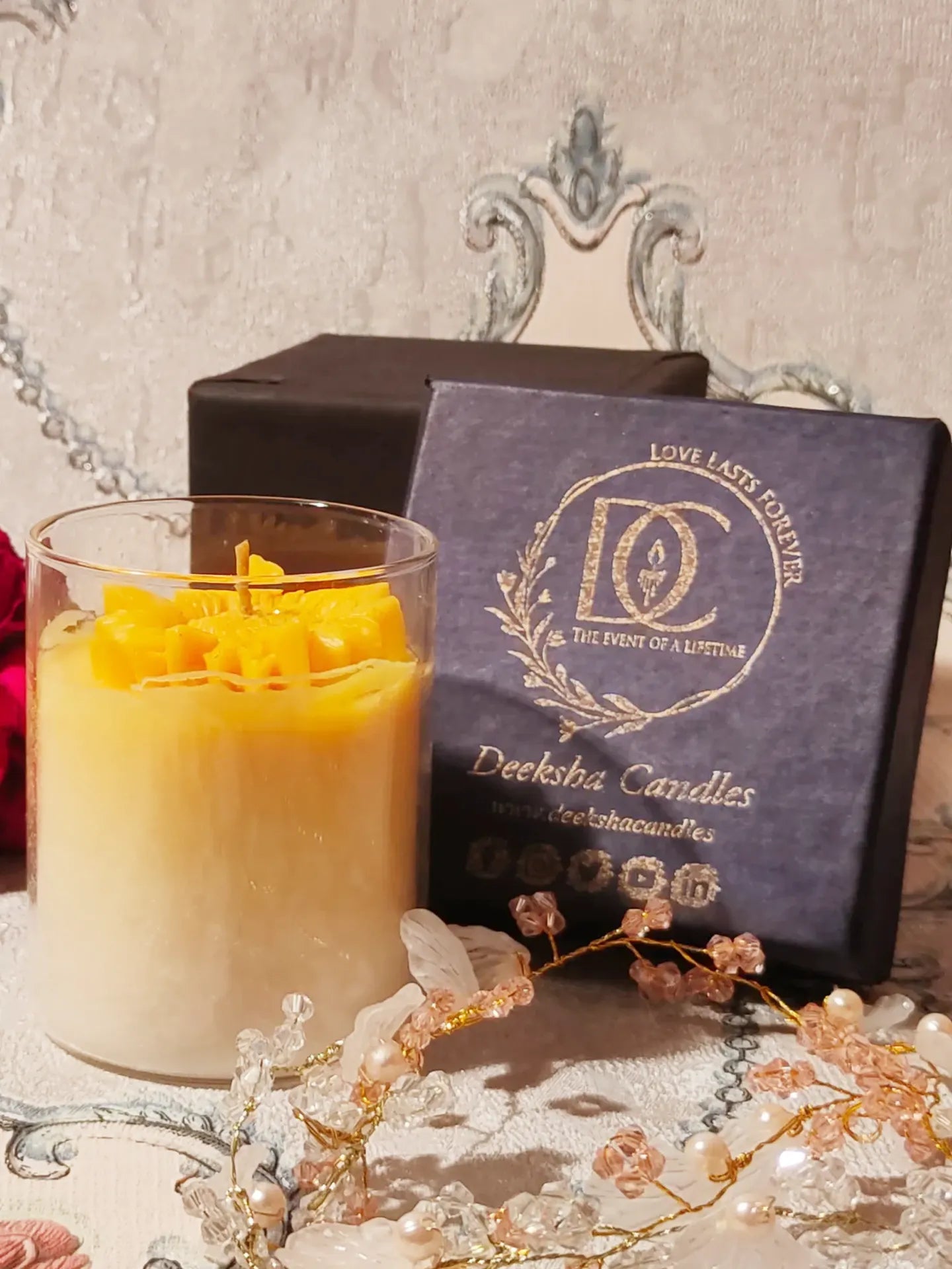 Luxurious Oud Pure Floral Essence Flower Scented Candle - ArtyCraftz