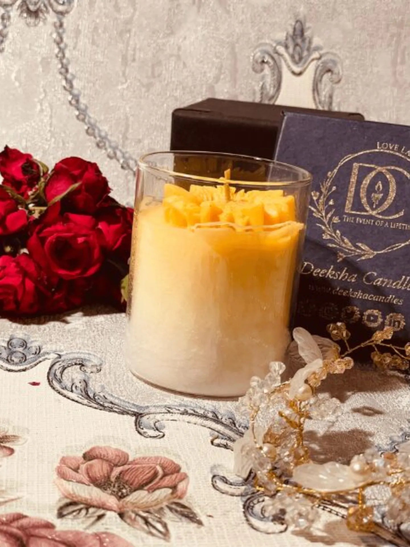 Luxurious Oud Pure Floral Essence Flower Scented Candle - ArtyCraftz