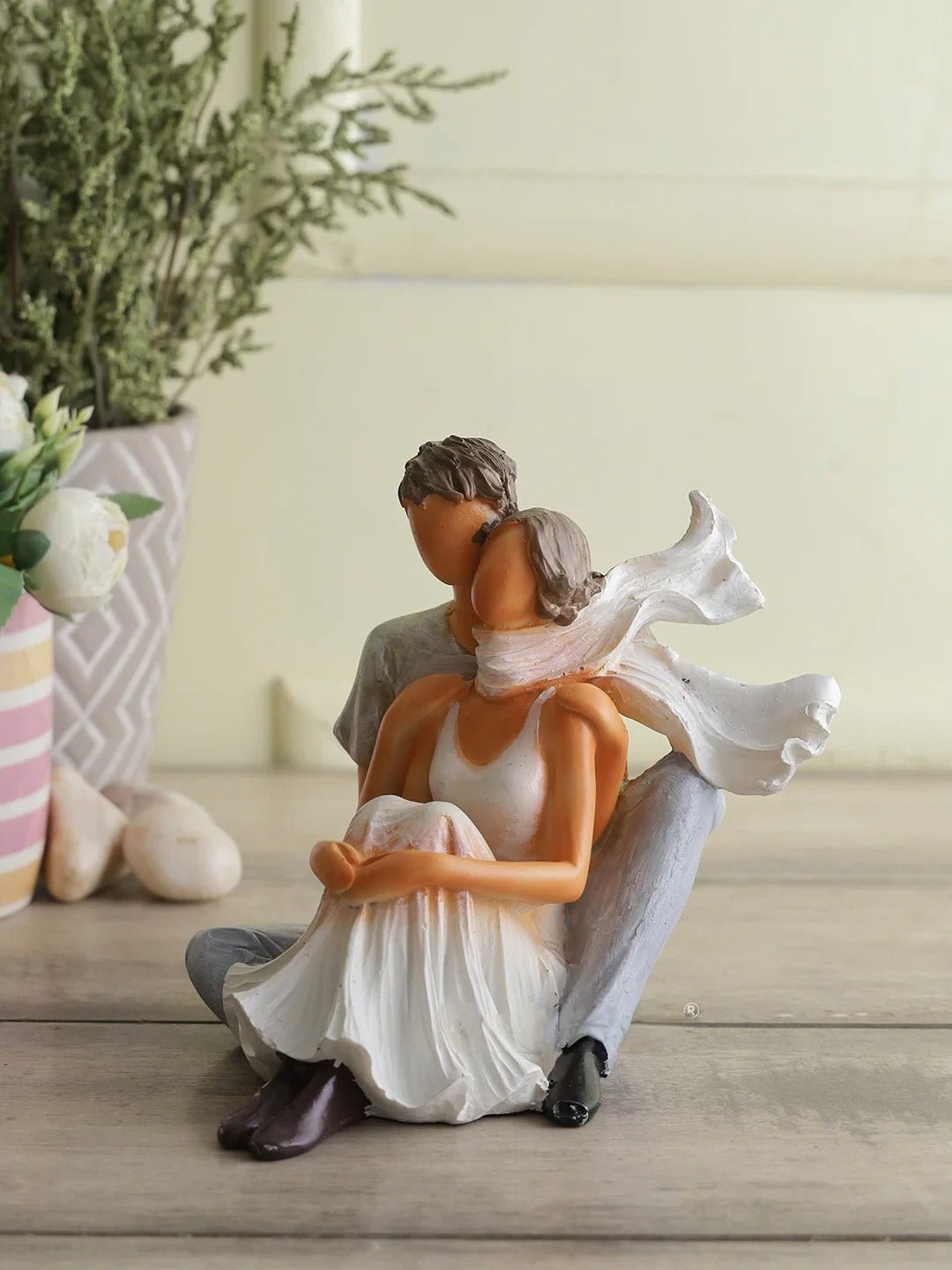 Polyresin Happy Couple Showpiece - ArtyCraftz