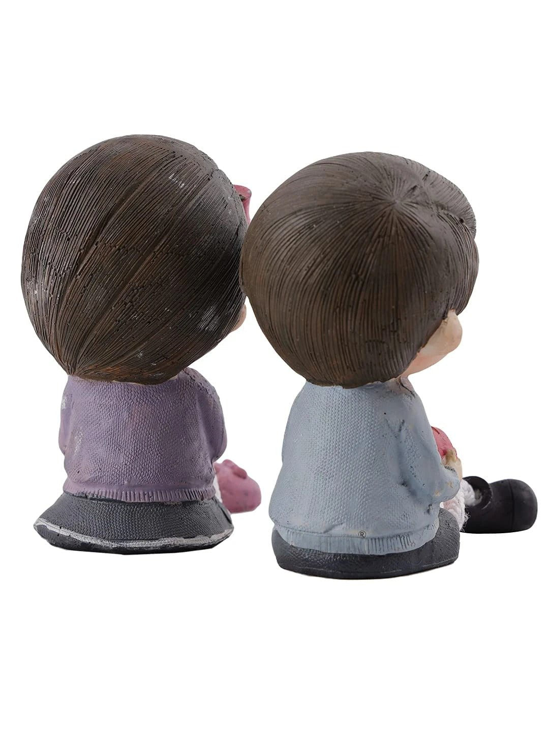 Resin Couple With Gifts Showpiece - ArtyCraftz