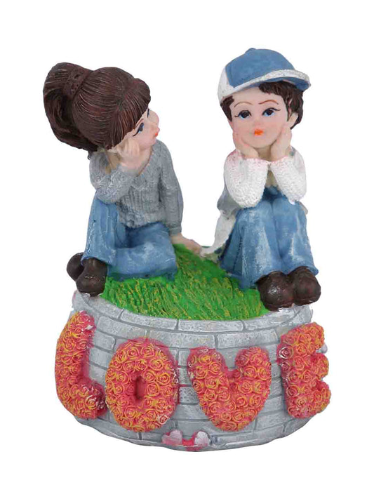 Resin Sitting Couple Table Top Showpiece - ArtyCraftz