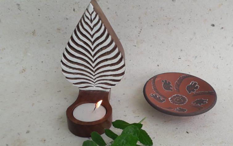 Engraved Leafy Table Cum Wall Wooden Tealight Holder