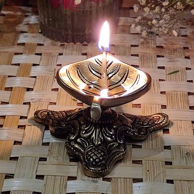 Leaf Shaped Diyas for Home Decor and Gifting