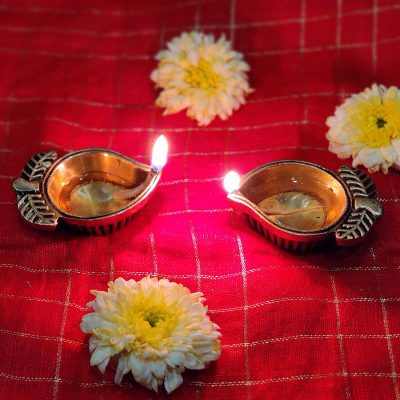 Mango Shape Brass Diya Indian Diwali Oil Lamp Pooja Light Puja Decorations Mandir Decoration Set of 4 Pieces