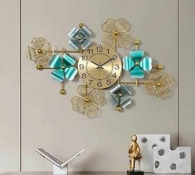 Iron wall clock with Clover Leaves Design