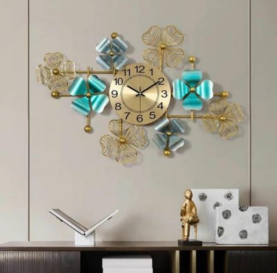 Iron Wall Clock With Leaf Clover Designed